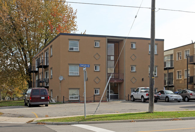 101 Craydon Rd in Whitby, ON - Building Photo - Building Photo