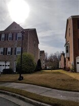 2214 Mill Garden Pl in Buford, GA - Building Photo