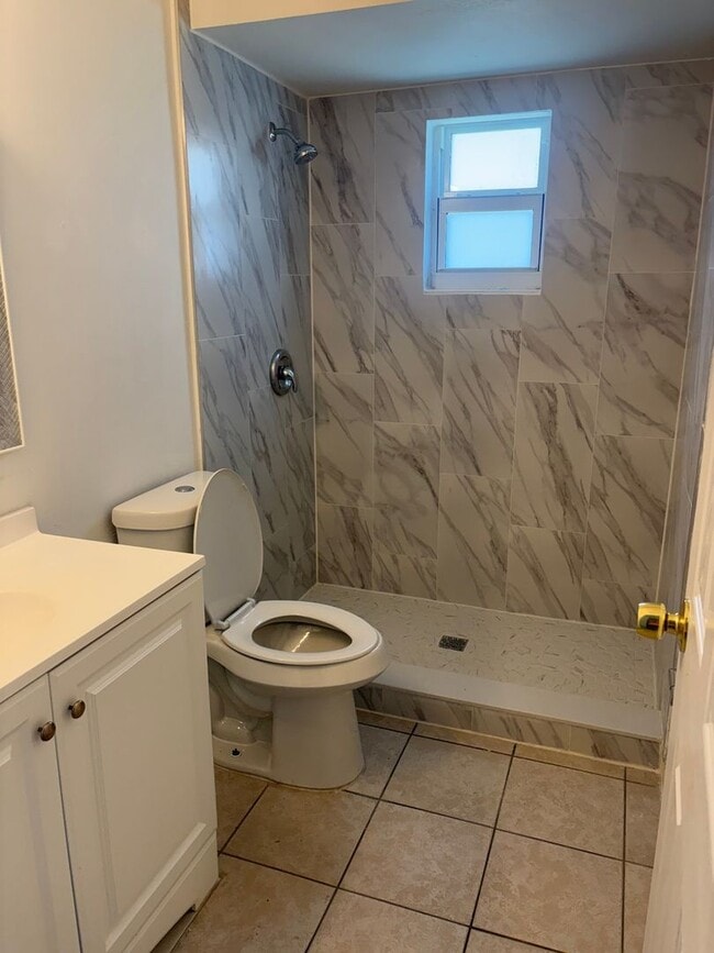 property at 919 Cape Coral Pkwy W