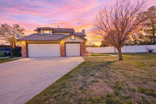 45202 Pickford Ave in Lancaster, CA - Building Photo