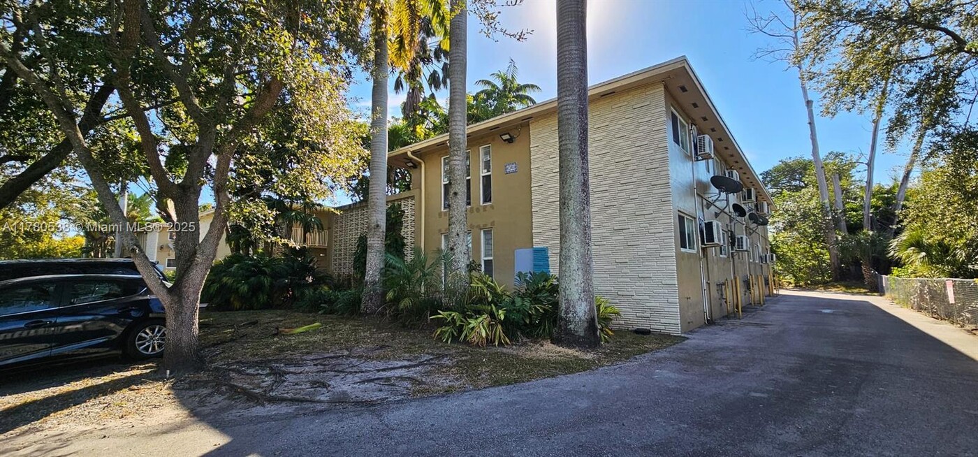 6310 SW 79th St in South Miami, FL - Building Photo