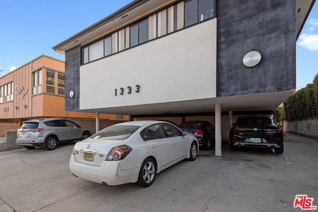 1333 S Ogden Dr in Los Angeles, CA - Building Photo - Building Photo
