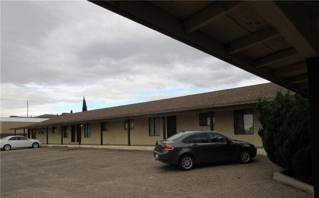 1755 Gordon #1 Dr in Kingman, AZ - Building Photo - Building Photo