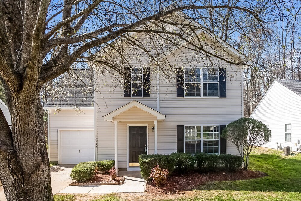 10613 Gold Pan Rd in Charlotte, NC - Foto de edificio