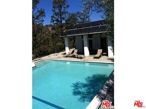 1629 Michael Ln in Los Angeles, CA - Foto de edificio - Building Photo