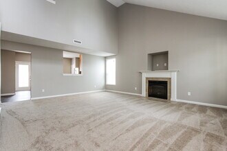 931 Kimberly Ave in Westfield, IN - Foto de edificio - Building Photo