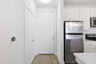 1900 Barton Springs Rd, Unit 3035 in Austin, TX - Building Photo - Building Photo