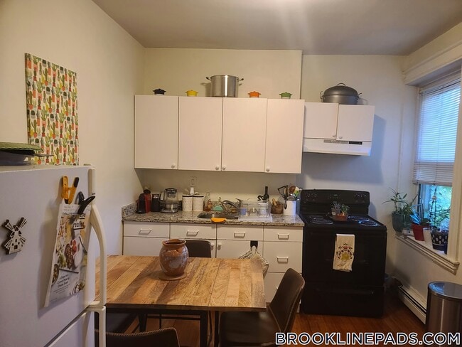 208 Winthrop Rd in Brookline, MA - Building Photo - Building Photo