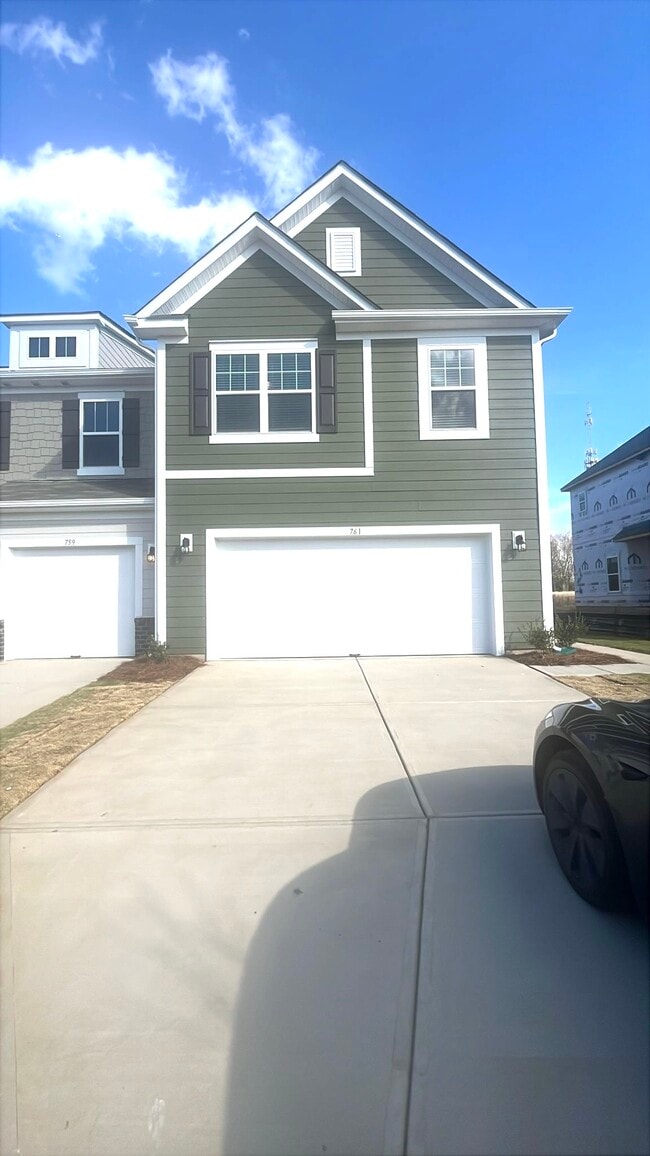 property at 761 Kitfox Dr NW