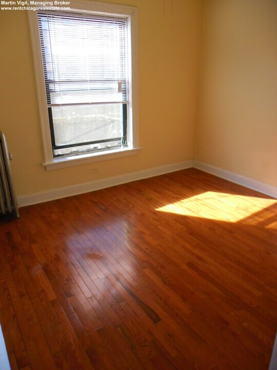 6948 N Ashland Blvd in Chicago, IL - Building Photo