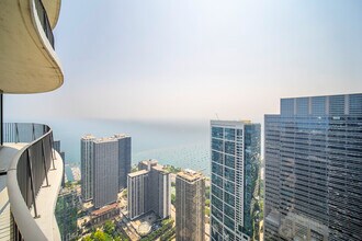 225 N Columbus Dr in Chicago, IL - Building Photo - Building Photo