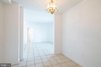 1321-23 Spruce St, Unit 8E in Philadelphia, PA - Building Photo - Building Photo