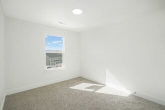 1298 Sage Dr in Lehi, UT - Building Photo - Building Photo