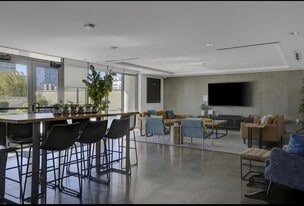88 E San Fernando St, Unit 905 in San Jose, CA - Building Photo