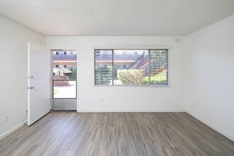 3060 1/4 Ivy St in San Diego, CA - Building Photo - Building Photo