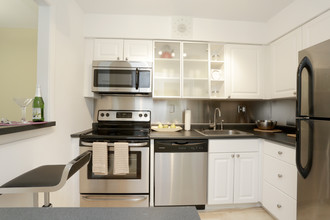 Korman Residential at International City C... in Philadelphia, PA - Building Photo - Interior Photo