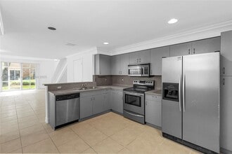 1440 Coronado Rd in Weston, FL - Foto de edificio - Building Photo