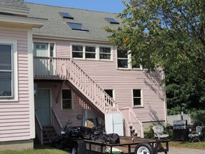 121 Pleasant St in Laconia, NH - Building Photo - Building Photo