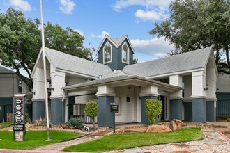 5636 Apartment Homes in Dallas, TX - Building Photo - Building Photo