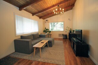 11330 SW Tigard St in Tigard, OR - Building Photo - Building Photo