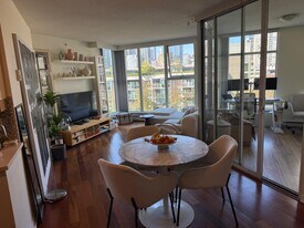 1009 Expo Blvd in Vancouver, BC - Building Photo