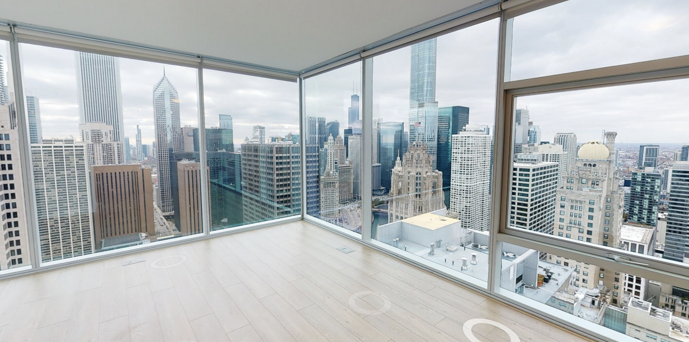 240 E Illinois St in Chicago, IL - Building Photo