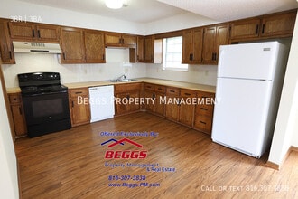 321 Dains St in Liberty, MO - Building Photo - Building Photo