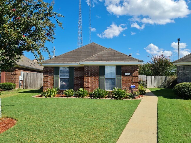 property at 1576 Hallwood Ln