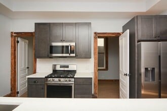 939 N Winchester Ave, Unit J07P in Chicago, IL - Building Photo - Building Photo