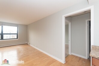 445 W Wellington Ave, Unit M07B in Chicago, IL - Building Photo - Building Photo