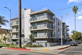 5405 Hermitage Ave-Unit -304 in Los Angeles, CA - Building Photo - Building Photo