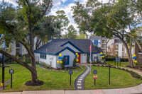 910 Apartment Homes in Houston, TX - Foto de edificio - Building Photo