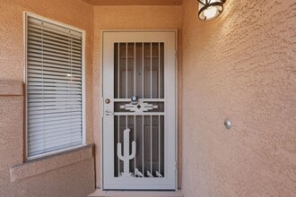 8621 W Shaw Butte Dr in Peoria, AZ - Building Photo - Building Photo