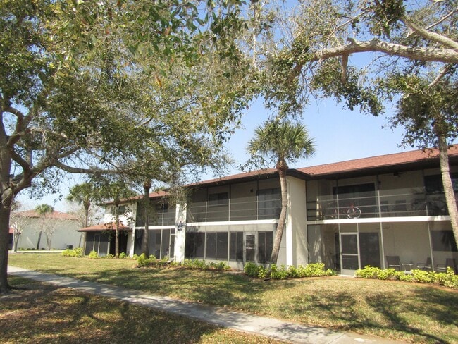 401 Airport Ave E in Venice, FL - Building Photo - Building Photo