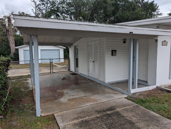 1657 Louvre Dr in Jacksonville, FL - Building Photo - Building Photo