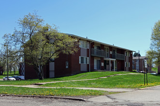 Skyline Terrace Apartment in Canton, OH - Building Photo - Building Photo