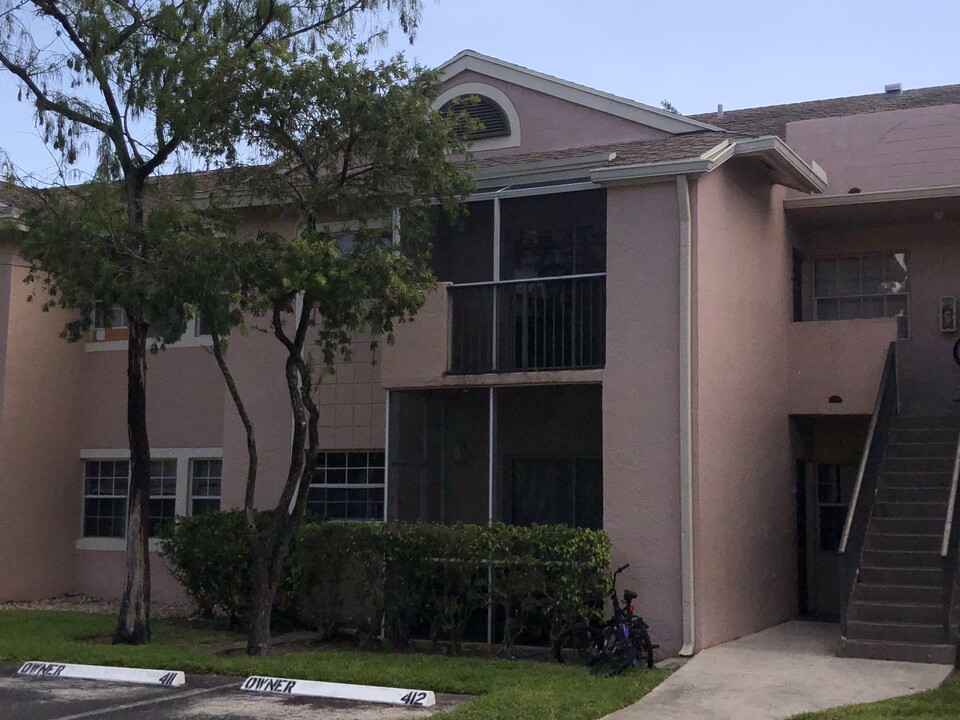 601 Cypress Lake Blvd, Unit G in Deerfield Beach, FL - Building Photo