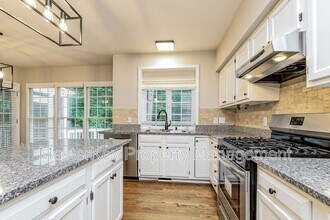 105 Woodshire Ln in Chapel Hill, NC - Building Photo - Building Photo