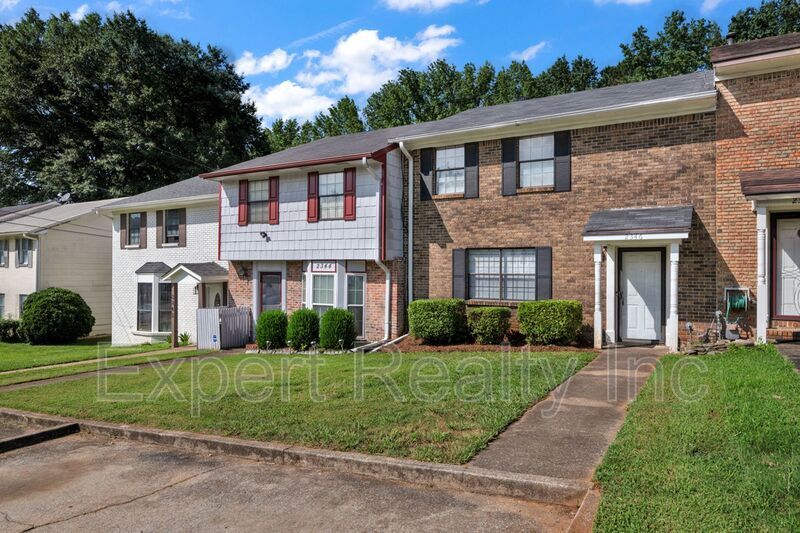 2346 Grayson Valley Cir in Birmingham, AL - Foto de edificio