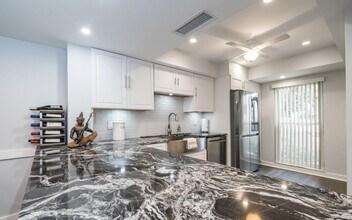 1814 Presidential Way in West Palm Beach, FL - Building Photo - Building Photo