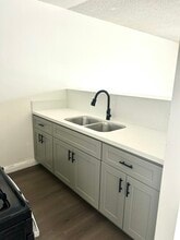 794 N Shattuck Pl in Orange, CA - Building Photo - Building Photo