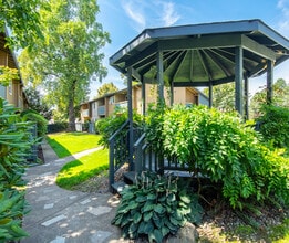 Crescent Ridge Apartments in Beaverton, OR - Building Photo - Building Photo