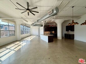 530 Molino St in Los Angeles, CA - Building Photo