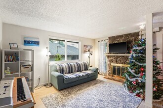 5000 SW Buddington St in Portland, OR - Building Photo - Building Photo