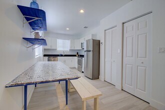 753 NW 30th St in Miami, FL - Building Photo - Building Photo