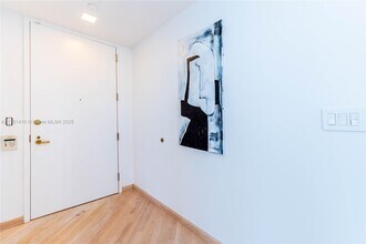 19355 Turnberry Way in Miami, FL - Building Photo - Building Photo