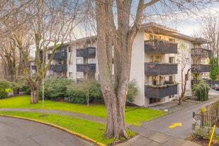 Elmwood Terrace in Victoria, BC - Building Photo
