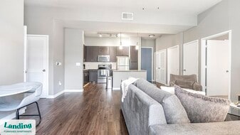 1111 Austin Hwy in San Antonio, TX - Building Photo