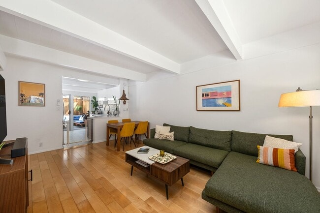 4040 Grand View Blvd, Unit 22 in Los Angeles, CA - Foto de edificio - Building Photo