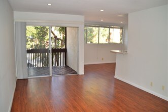 6050 Canterbury Dr, Unit F205 in Culver City, CA - Building Photo - Building Photo